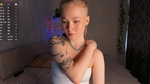 Snapshot of melodievejar chatting on 04.25.26 melodievejar online show from 04.25.26