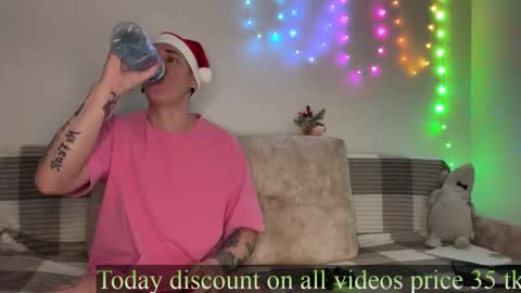 Snapshot of melody_song chatting on 12.22.25 melody_song online show from 12.22.25