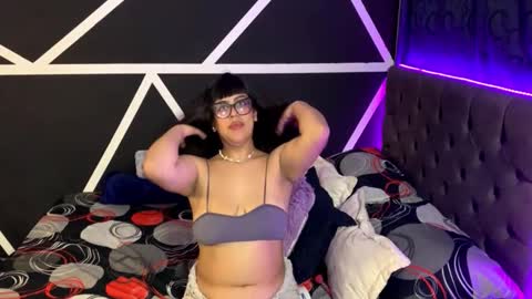 Snapshot of melodydreams1520 chatting on 10.08.25 melodydreams1520 online show from 10.08.25