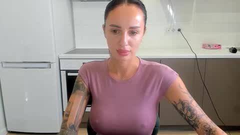 Snapshot of melodyhewit chatting on 09.19.25 Masha online show from 09.19.25