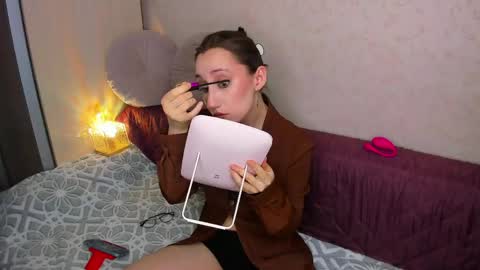 Snapshot of melodyoflovee chatting on 05.11.26 Kaylie online show from 05.11.26