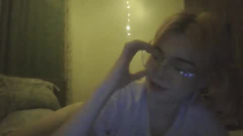 Snapshot of melted_l chatting on 10.02.25 krinzhulya online show from 10.02.25