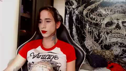 Snapshot of mely_roussex chatting on 11.17.25 mely online show from 11.17.25