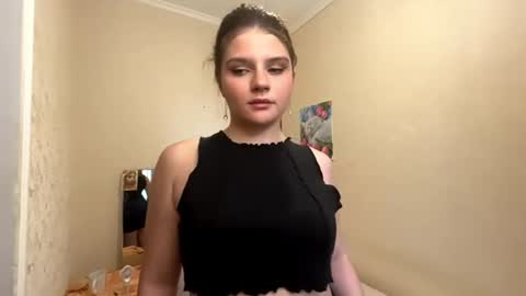 Snapshot of memento_mary chatting on 06.25.26 The princess of your dreams online show from 06.25.26