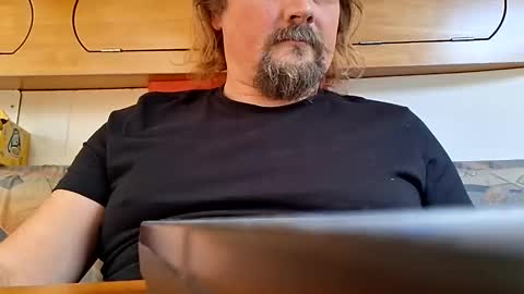 Snapshot of men10_12_1983 chatting on 10.04.25 men10_12_1983 online show from 10.04.25