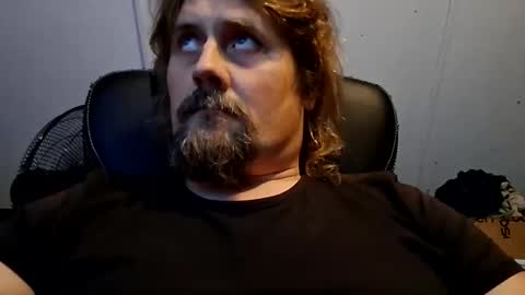 Snapshot of men10_12_1983 chatting on 10.08.25 men10_12_1983 online show from 10.08.25