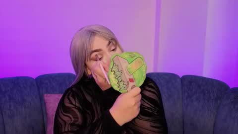 Snapshot of meow_boo chatting on 02.16.26 Aruz online show from 02.16.26