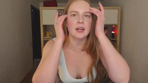 Snapshot of meow_k1tty chatting on 11.19.25 Flora Next stream November 17th at 6 GMT online show from 11.19.25