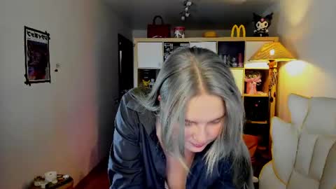 Snapshot of meow_k1tty chatting on 07.10.26 Flora Next stream November 17th at 6 GMT online show from 07.10.26