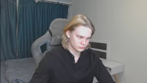 Snapshot of meow_mickey chatting on 12.04.24 Mickey online show from 12.04.24