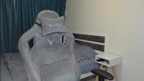 Snapshot of meow_mickey chatting on 12.05.24 Mickey online show from 12.05.24