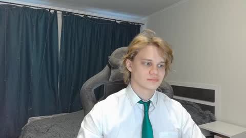 Snapshot of meow_mickey chatting on 12.16.24 Mickey online show from 12.16.24