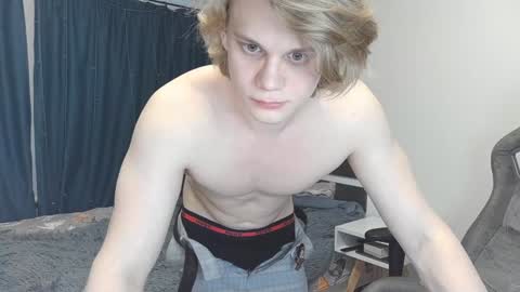 Snapshot of meow_mickey chatting on 12.16.24 Mickey online show from 12.16.24