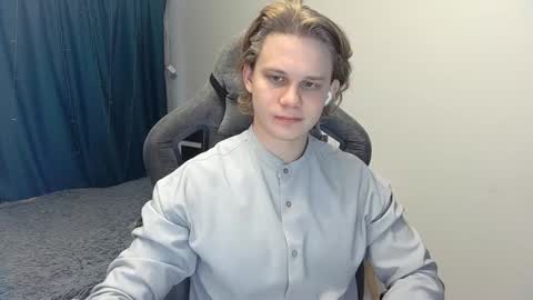 Snapshot of meow_mickey chatting on 12.20.24 Mickey online show from 12.20.24