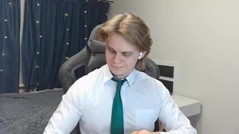 Snapshot of meow_mickey chatting on 12.24.24 Mickey online show from 12.24.24