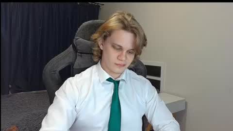 Snapshot of meow_mickey chatting on 12.26.24 Mickey online show from 12.26.24