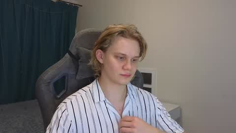 Snapshot of meow_mickey chatting on 01.13.25 Mickey online show from 01.13.25