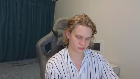 Snapshot of meow_mickey chatting on 01.14.25 Mickey online show from 01.14.25