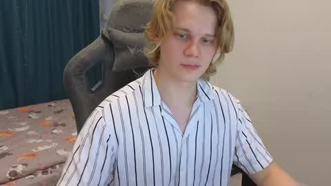 Snapshot of meow_mickey chatting on 01.18.25 Mickey online show from 01.18.25