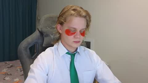 Snapshot of meow_mickey chatting on 01.22.25 Mickey online show from 01.22.25