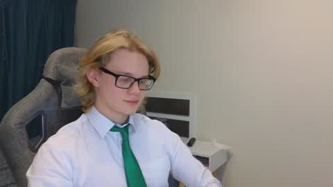 Snapshot of meow_mickey chatting on 01.30.25 Mickey online show from 01.30.25