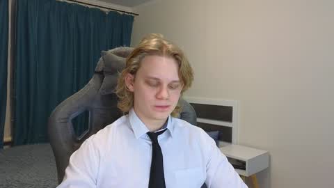 Snapshot of meow_mickey chatting on 02.04.25 Mickey online show from 02.04.25