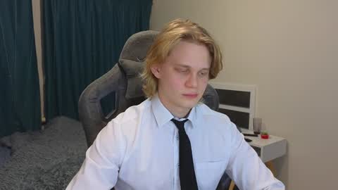 Snapshot of meow_mickey chatting on 02.07.25 Mickey online show from 02.07.25