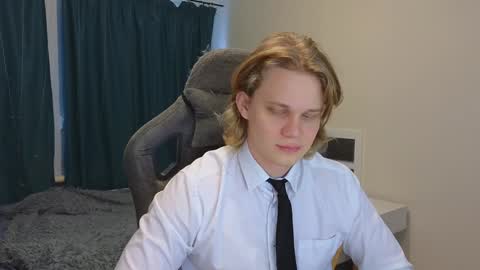 Snapshot of meow_mickey chatting on 02.08.25 Mickey online show from 02.08.25