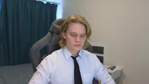 Snapshot of meow_mickey chatting on 02.11.25 Mickey online show from 02.11.25