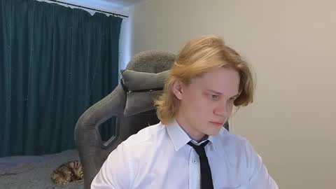 Snapshot of meow_mickey chatting on 02.13.25 Mickey online show from 02.13.25