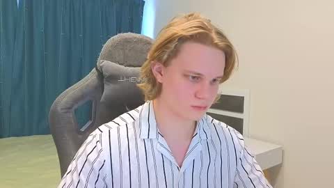 Snapshot of meow_mickey chatting on 02.19.25 Mickey online show from 02.19.25