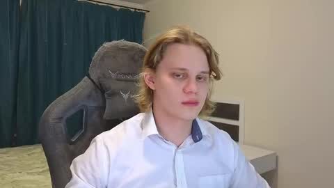 Snapshot of meow_mickey chatting on 02.20.25 Mickey online show from 02.20.25