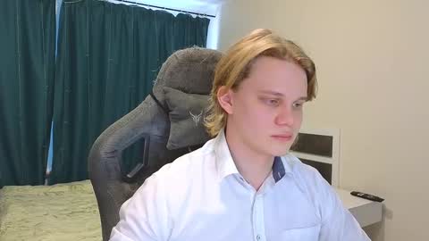 Snapshot of meow_mickey chatting on 02.21.25 Mickey online show from 02.21.25