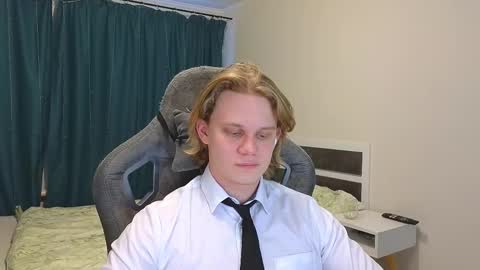 Snapshot of meow_mickey chatting on 02.21.25 Mickey online show from 02.21.25