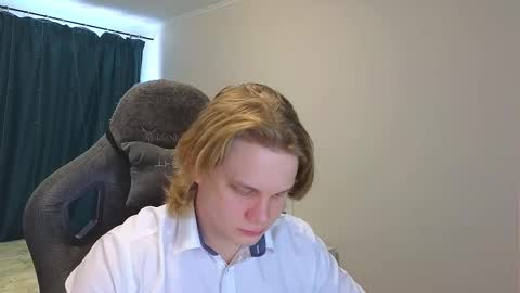 Snapshot of meow_mickey chatting on 02.22.25 Mickey online show from 02.22.25