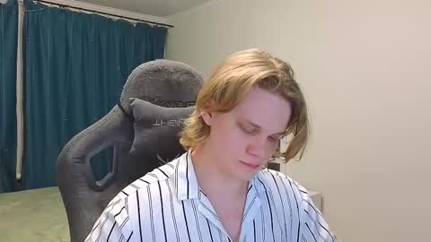 Snapshot of meow_mickey chatting on 02.24.25 Mickey online show from 02.24.25