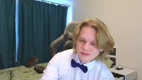 Snapshot of meow_mickey chatting on 02.27.25 Mickey online show from 02.27.25