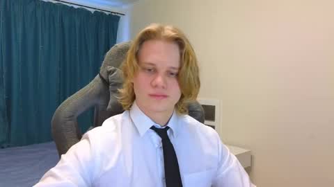 Snapshot of meow_mickey chatting on 03.06.25 Mickey online show from 03.06.25