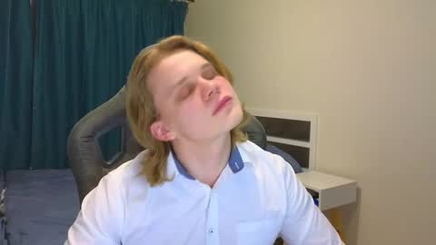 Snapshot of meow_mickey chatting on 03.07.25 Mickey online show from 03.07.25