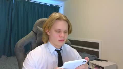 Snapshot of meow_mickey chatting on 03.10.25 Mickey online show from 03.10.25