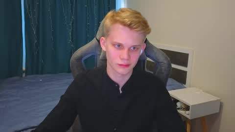 Snapshot of meow_mickey chatting on 09.13.25 Mickey online show from 09.13.25