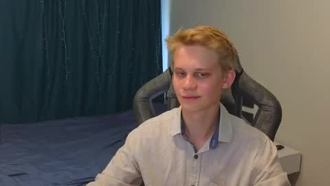 Snapshot of meow_mickey chatting on 10.14.25 Mickey online show from 10.14.25