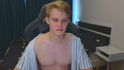 Snapshot of meow_mickey chatting on 11.03.25 Mickey online show from 11.03.25