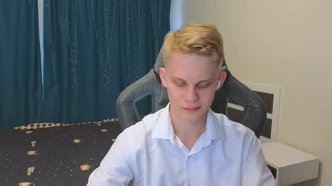 Snapshot of meow_mickey chatting on 11.07.25 Mickey online show from 11.07.25