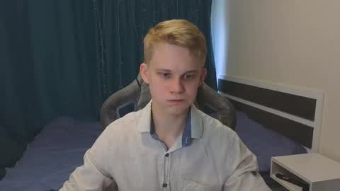 Snapshot of meow_mickey chatting on 11.28.25 Mickey online show from 11.28.25