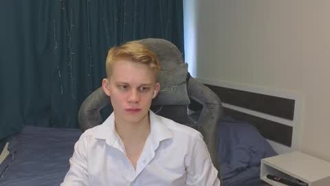 Snapshot of meow_mickey chatting on 11.29.25 Mickey online show from 11.29.25