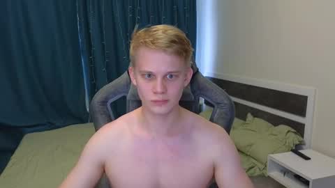 Snapshot of meow_mickey chatting on 12.19.25 Mickey online show from 12.19.25