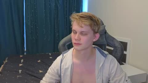 Snapshot of meow_mickey chatting on 01.16.26 Mickey online show from 01.16.26