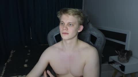 Snapshot of meow_mickey chatting on 01.19.26 Mickey online show from 01.19.26