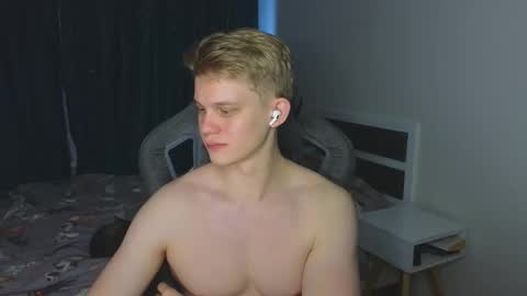 Snapshot of meow_mickey chatting on 02.11.26 Mickey online show from 02.11.26